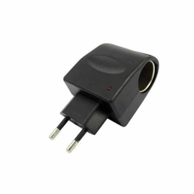 Адаптер/Зарядно за смартфон 220v->12V изход запалка