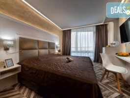 Мега Оферта 11.06. - 30.09. в Хотел Съни Бей: Нощувка, безплатно за дете до 1.99 г.