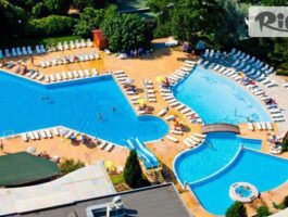 Специална оферта за ТОП оферта за море в Албена през цялото лято! All Inclusive нощувка + басейн с минерална вода, 2 шезлонга и 1 чадър на плажа, от Хотел Ком