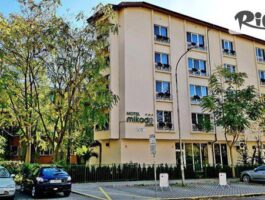 Специална оферта за Почивка в Бургас до 31 Май - важи за празници! Нощувка в Стилна Двойна Стая + Безплатен паркинг, от Хотел Микадо