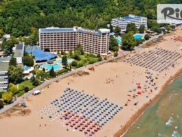 Специална оферта за Почивка на първа линия в Албена от 2 Юли до 18 Август! Ultra All Inclusive нощувка + басейни с мин. вода, шезлонг и чадър на плажа, от Хотел Калиакра Бийч 4*