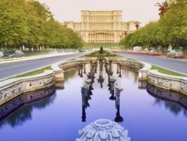 Специална оферта за Трансилванска приказка до Букурещ, двореца Пелеш, Синая! 2 нощувки със закуски + автобусен транспорт с дневен преход и възможност за замъка на Дракула