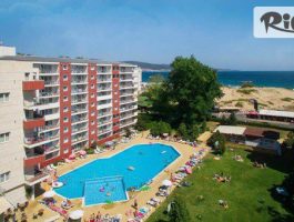 Специална оферта за Цяло лято на море в Слънчев бряг на 50 м. от плажа! Нощувка на база Аll Inclusive + басейн, шезлонг и чадър, от Хотел Феникс 4*