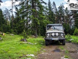 Специална оферта за Сафари за двама в Родопите! Разходка с offroad джип до Гарванов камък или Милеви скали с включени напитки от Сафари Адвенчър Велинград