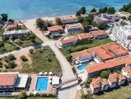 Специална оферта за Ранни записвания за Лятна почивка в Халкидики, Ситония! 7 нощувки, закуски и вечери в Hotel Simeon на 60м. от плажа + басейн и автобусен транспорт от София