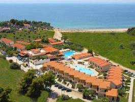 Специална оферта за Луксозна почивка на първа линия в Халкидики, Ситония! 7 All Inclusive нощувки във Village Mare Hotel 4* + открит басейн и автобусен транспорт