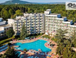 Специална оферта за Почивка на 130м. от плажа в Албена през цялото лято! All Inclusive нощувка + басейн с минерална вода, 2 шезлонга и 1 чадър на плажа, от Хотел Лагуна Гардън 4*