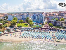 Специална оферта за На море на първа линия в Созопол до 10 Юни и от 11 до 24 Септември! Нощувка на база All Inclusive + басейн, шезлонг и чадър, от Хотел Вила Лист 4*