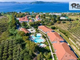 Специална оферта за Лятна почивка в Атон, Халкидики! 5 нощувки, закуски и вечери + ползване на външен басейн, шезлонги и чадъри на морския плаж в Alexandros Palace 5*, със собствен транспорт