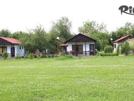 Специална оферта за Почивка в Еленския Балкан до 31 Юли! Нощувка за до шестима в самостоятелно бунгало + външен басейн, от Вилно селище Лъки в с. Долни Марян