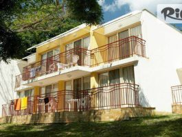 Специална оферта за Семейна почивка в Албена от 8 Юни до 31 Август! All Inclusive нощувка за до петима + басейни с минерална вода, 2 шезлонга и 1 чадър на плажа, от Комплекс Вили Магнолия
