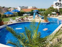 Специална оферта за Изгодна почивка на море през Юли и Август в Лозенец! Нощувка за до четирима + басейн, чадър и шезлонг, от Хотел Лозенец Ризорт