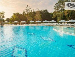 Специална оферта за Почивка на 150 м. от плажа в Приморско от 11 до 24 Август! All Inclusive нощувка за до четирима + басейни, 2 шезлонга и чадър на плажа, и БЕЗПЛАТЕН паркинг, от Хотел Форест Бийч 4*