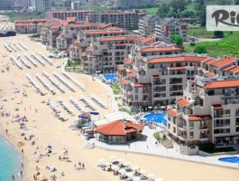 Специална оферта за На първа линия в Обзор с гледка Море! Нощувка, закуска, обяд и вечеря + напитки и СПА, 5 открити басейна, шезлонг и чадър + Безплатно за дете до 7.99 г., от Обзор Бийч Ризорт 4*