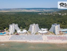 Специална оферта за Почивка на първа линия в Албена от 19 до 25 Август! All Inclusive нощувка + басейн с минерална вода, 2 шезлонга и 1 чадър на плажа и анимация, от Хотел Нона