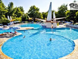 Специална оферта за На море в Албена през цялото лято! All Inclusive нощувка + басейни с минерална вода, 2 шезлонга и 1 чадър на плажа + АкваПарк, от Хотел Ралица Акваклуб 4*
