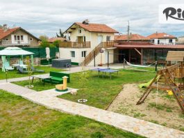 Специална оферта за Почивка с компанията в Гълъбник до края на Юли! Наем на напълно оборудвана къща до 8 човека + барбекю и джакузи, от Guest House Galabnik