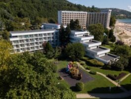 Топ Оферта Първа линия в Албена All Inclusive до 01.07 с безплатен плаж в хотел Калиакра Маре