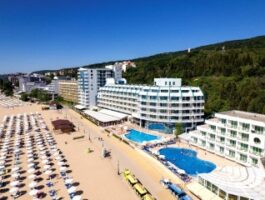 Топ Оферта All Inclusive до 19.07 на първа линия в Зл. Пясъци с безплатен плаж от хотел Берлин Голдън Бийч