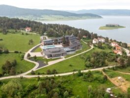 Топ Оферта Нов хотел на брега на Язовир Батак, Уикенд за двама полупансион в Grande Vista Resort and Spa, Цигов Чарк