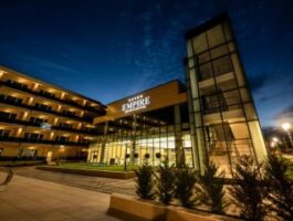 Топ Оферта Великден с Краси Радков, 2 дни за двама полупансион в Empire Balneo and Spa Hotel, Хисаря