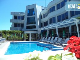 Мега Оферта 18.08. - 15.09. в Хотел Ариана 3*, Лозенец: нощувка със закуска и вечеря