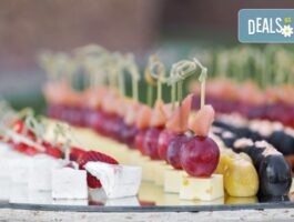 Мега Оферта Апетитен сет "7 върховни вкуса" с 205 бр. коктейлни хапки в 7 плата, от Деличи кетъринг