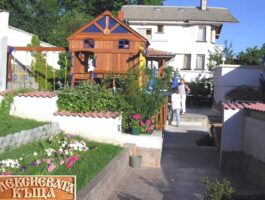 Оферта Нощувка на човек със закуска в Алексиевата къща, с. Гургулят, обл. Софийска