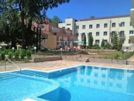 Оферта 2+ нощувки на човек със закуски, обеди и вечери + вътрешен басейн с минерална вода от хотел Дружба 1, Банкя