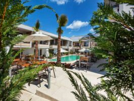 Топ Оферта 5 дни със закуска за двама през септември в Pefki Deluxe Residences