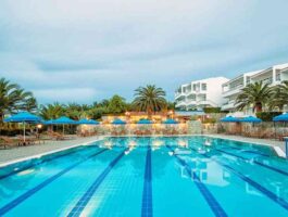 Топ Оферта 5 дни полупансион за двама през септември в Xenios Port Marina Hotel