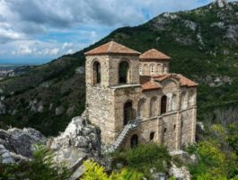Оферта Екскурзия до Чепеларе, Рожен, Смолян, Асенова крепост и пещера Ухловица! Автобусен транспорт от София или Плевен + 1 нощувка със закуска на човек