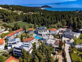 Топ Оферта 5 дни полупансион за двама през септември в Chrousso Village Resort