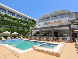 Оферта Лято в Olympic Kosma Hotel***, Ханиоти, Гърция! Нощувка със закуска или закуска и вечеря за ТРИМА + басейн