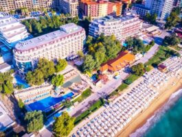 Оферта Майски празници на ПЪРВА ЛИНИЯ в Златни пясъци! 3 или повече нощувки на човек на база All inclusive + DJ програма + отопляем басейн и релакс зона в хотел Елпида Бийч****