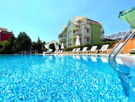 Оферта На 50м. от плажа в Равда! Нощувка на човек със закуска, обяд и вечеря + басейн от Минт Фемили Хотел.