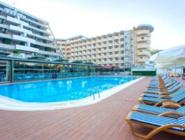 Оферта На първа линия в BEACH CLUB DOGANAY 5*, Алания,Турция! Автобусен транспорт +7 нощувки за ДВАМА на Ultra All Inclusive. Дете до 11г. безплатно!