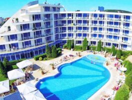 Оферта 21.06-24.06 на море в Приморско! 3 или 4 нощувки на човек на база All inclusive + басейн, водна гимнастика и детска анимация в хотел Куин Нели****