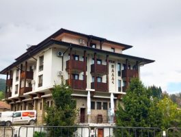 Оферта Пролет в Елена! Нощувка на човек със закуска и вечеря в хотел Елени Палас