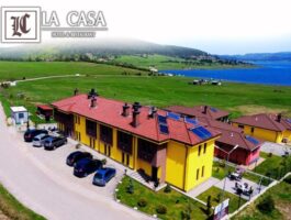 Оферта Нощувка на човек със закуска в хотел Ла Каса, Цигов Чарк