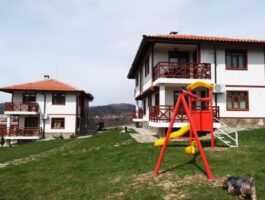 Оферта Нощувка за четирима в мезонет от Къщи за гости Иванини къщи, Трявна