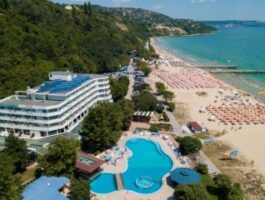 Топ Оферта В Албена на първа линия All inclusive,чадър и шезлонги на плажа до 01.07 в хотел Арабела бийч