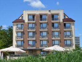 Топ Оферта ТОП оферта за НОВ хотел Първа линия, All Inclusive с безплатен плаж до 07.07 от Сперанта Бийч, Кранево