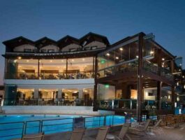 Топ Оферта 5 дни със закуска за двама през септември в Cosmopolitan Hotel & Spa