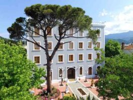 Топ Оферта 5 дни със закуска за двама през септември в A For Art Hotel Thassos